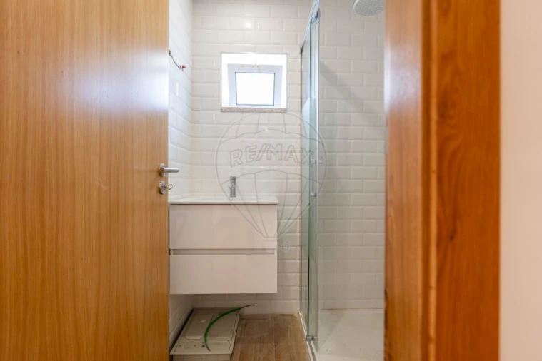 Moradia T4 para Venda em Guilhufe e Urrô Foto 11