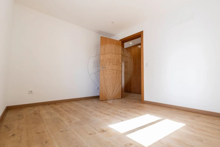 Moradia T4 para Venda em Guilhufe e Urrô Foto 14