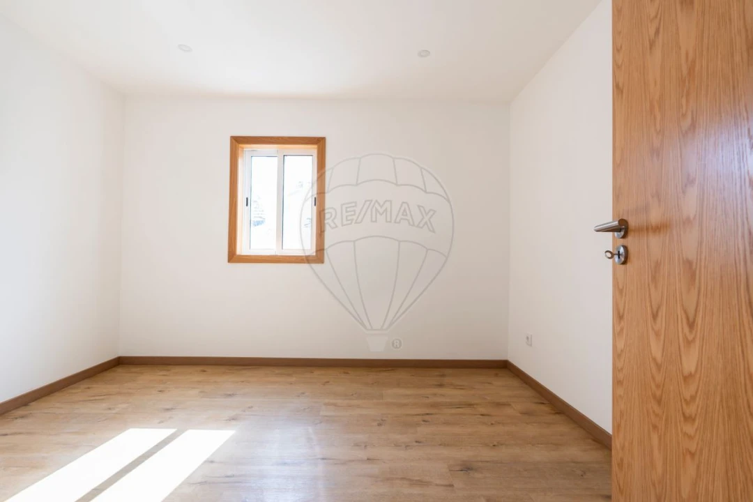 Moradia T4 para Venda em Guilhufe e Urrô Foto 16