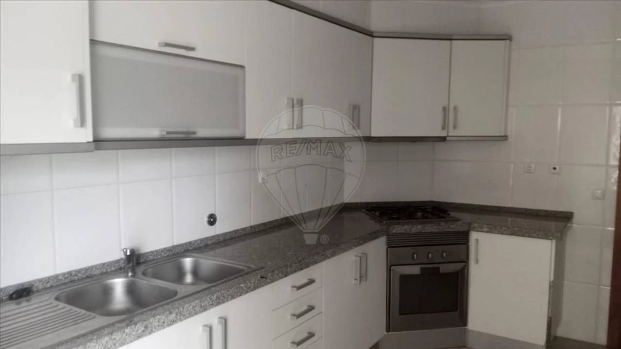 Apartamento T2 para Venda em Tavarede Foto 8