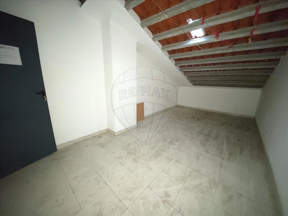Apartamento T2 para Venda em Tavarede Foto 3