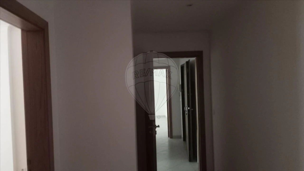 Apartamento T2 para Venda em Tavarede Foto 14
