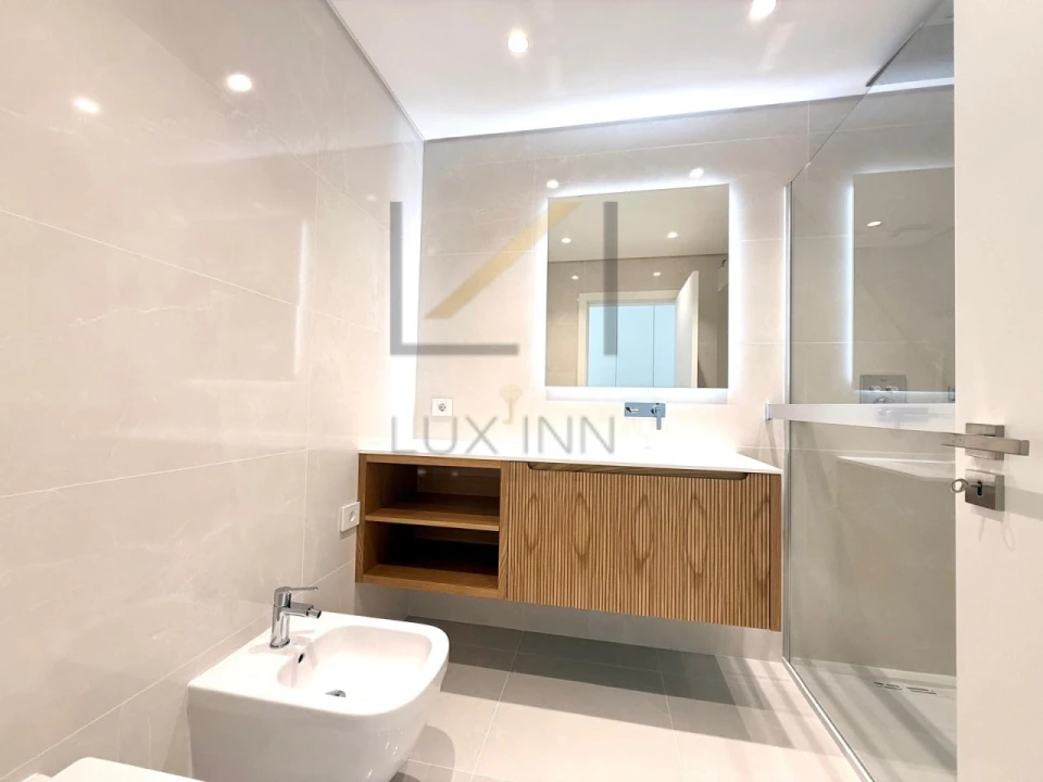 Apartamento T3 para Venda em Carcavelos e Parede Foto 18