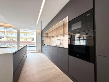 Apartamento T3 para Venda em Carcavelos e Parede