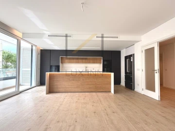 Apartamento T3 para Venda em Carcavelos e Parede