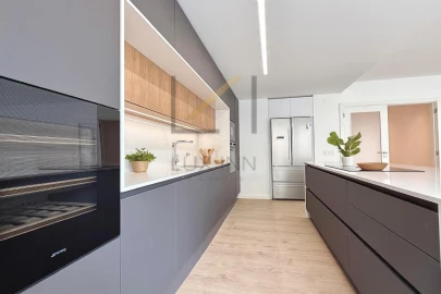 Apartamento T3 para Venda em Carcavelos e Parede