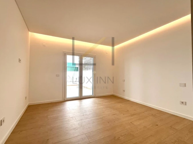 Apartamento T3 para Venda em Carcavelos e Parede Foto 19