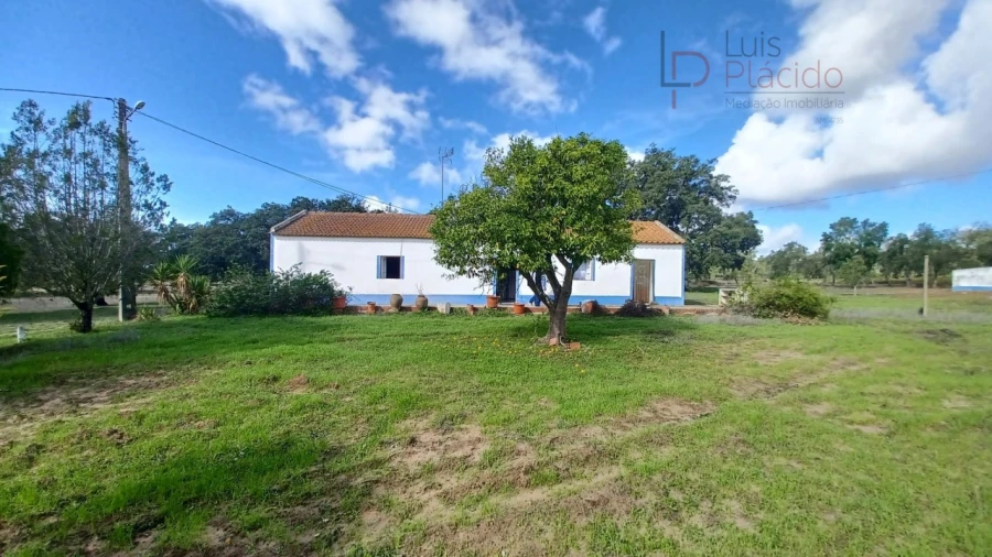 Quinta T2 para Venda em Abela Foto 2