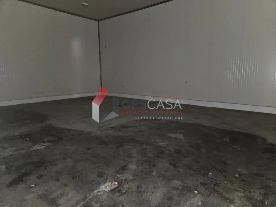 Armazém para Venda em Praia da Vitoria (Santa Cruz) Foto 21