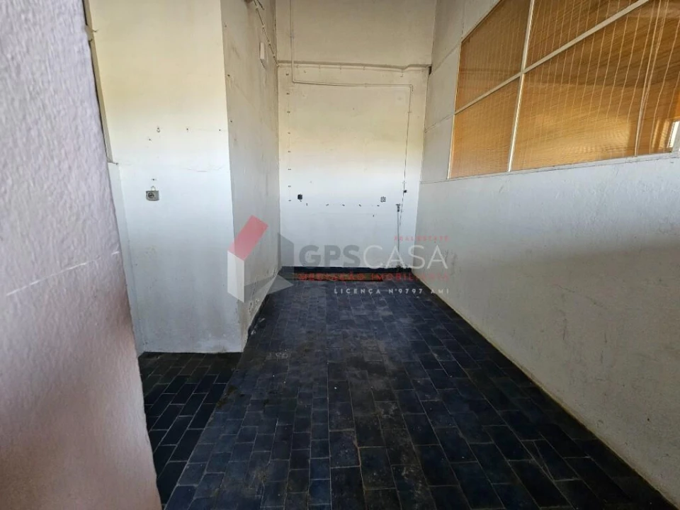 Armazém para Venda em Praia da Vitoria (Santa Cruz) Foto 39