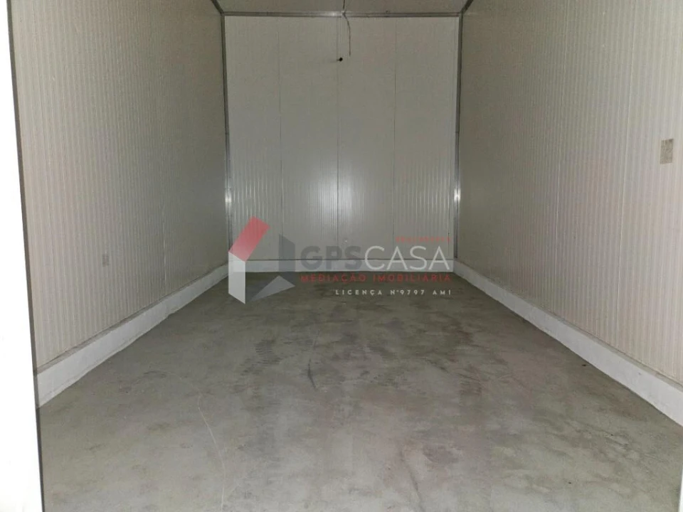 Armazém para Venda em Praia da Vitoria (Santa Cruz) Foto 20