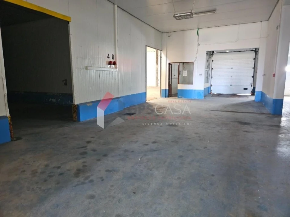 Armazém para Venda em Praia da Vitoria (Santa Cruz) Foto 22