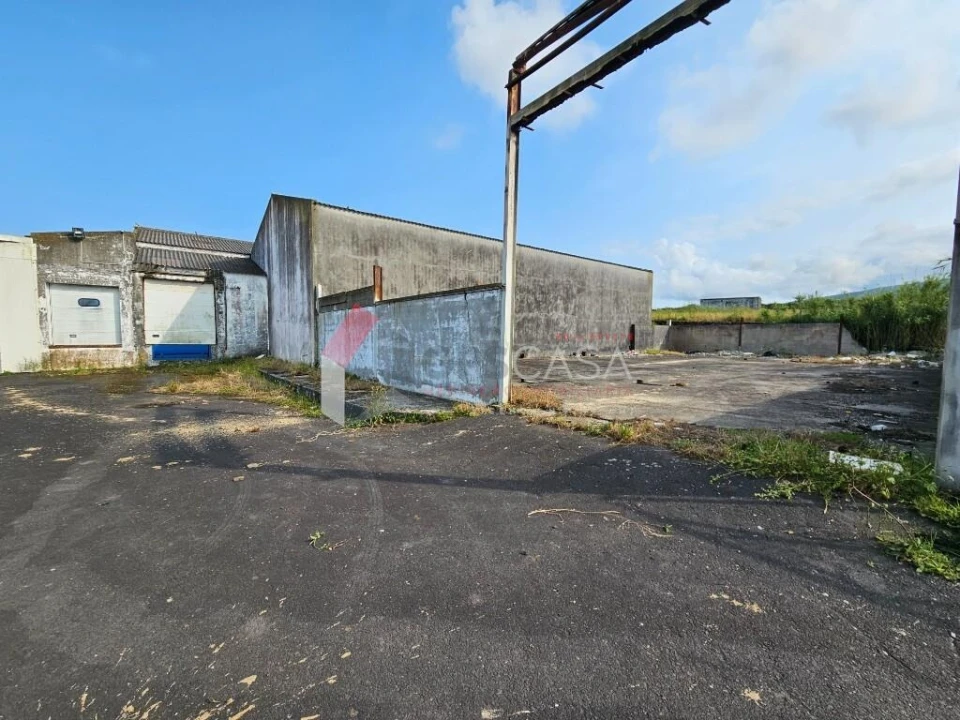 Armazém para Venda em Praia da Vitoria (Santa Cruz) Foto 47