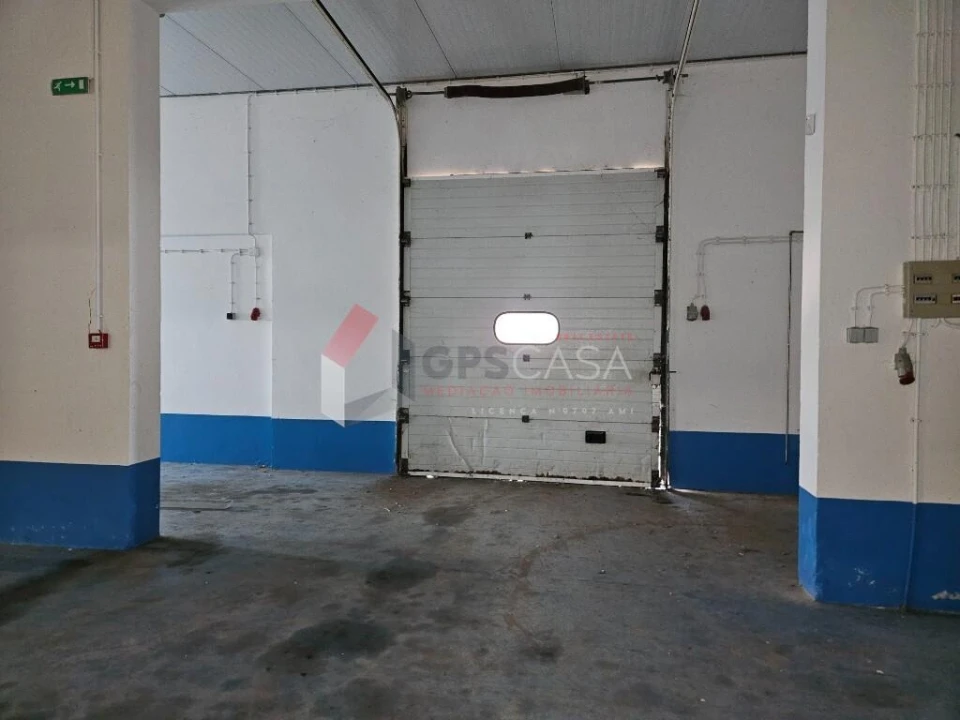 Armazém para Venda em Praia da Vitoria (Santa Cruz) Foto 26