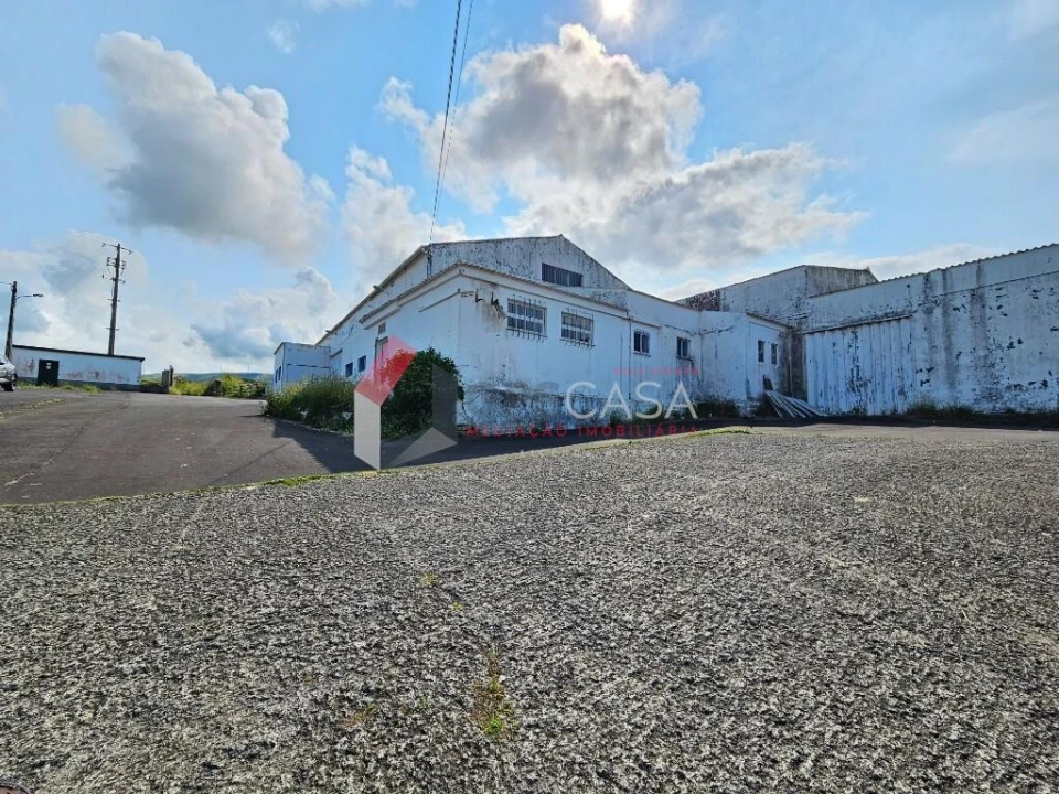 Armazém para Venda em Praia da Vitoria (Santa Cruz) Foto 46