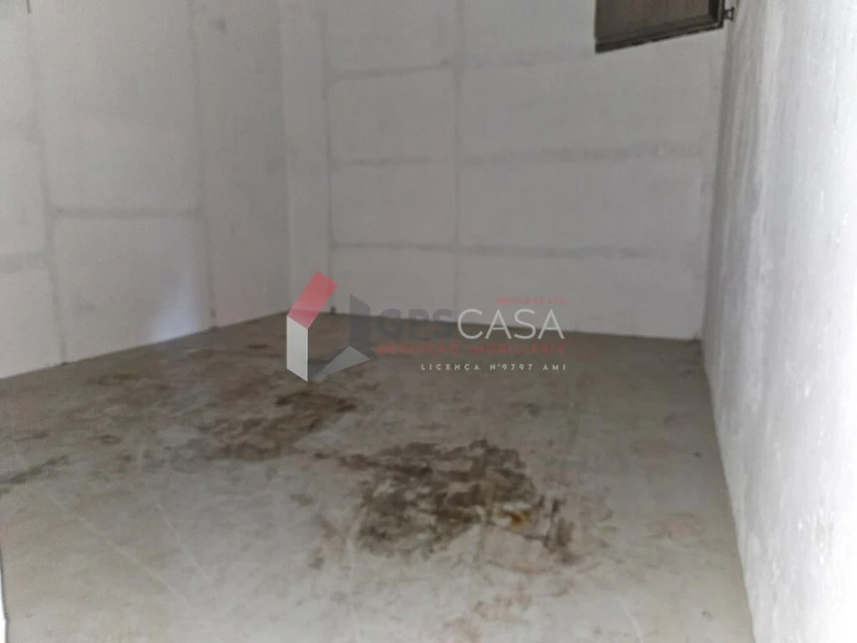 Armazém para Venda em Praia da Vitoria (Santa Cruz) Foto 40