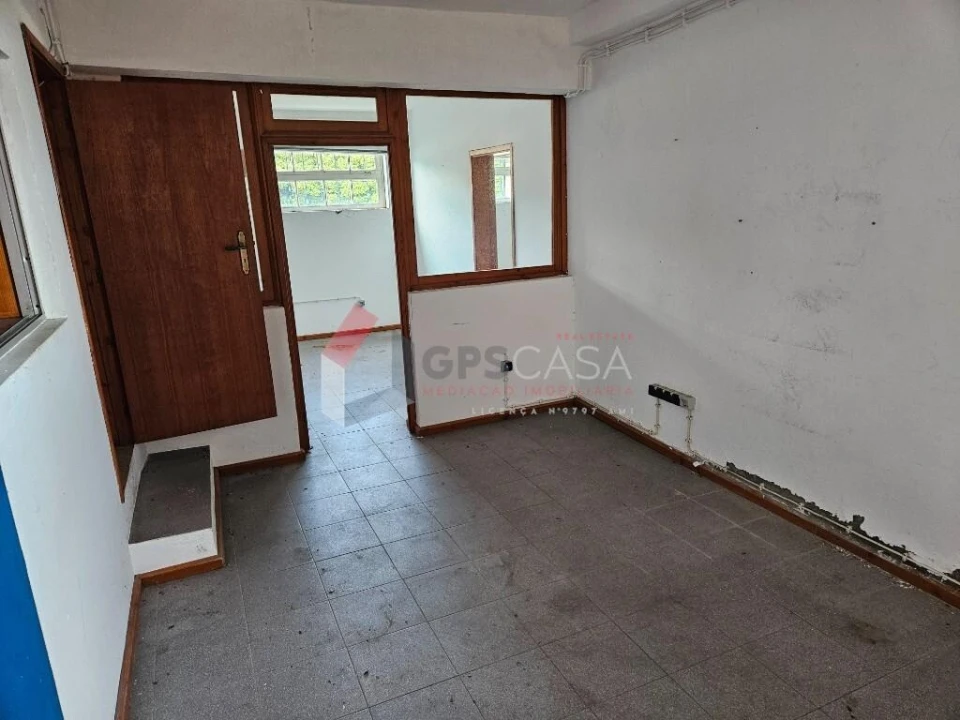 Armazém para Venda em Praia da Vitoria (Santa Cruz) Foto 10