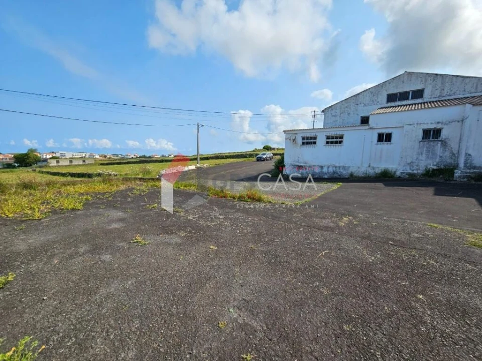 Armazém para Venda em Praia da Vitoria (Santa Cruz) Foto 4