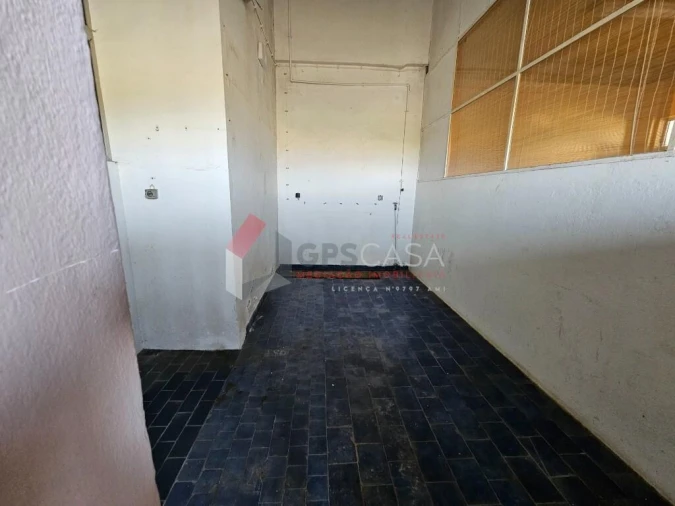 Armazém para Venda em Praia da Vitoria (Santa Cruz) Foto 39