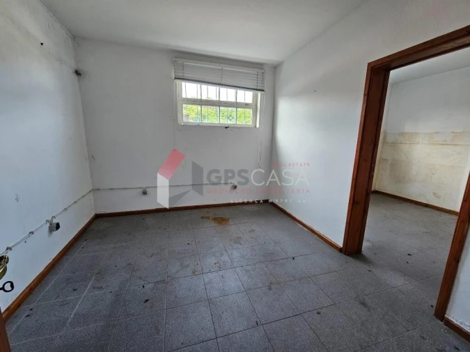 Armazém para Venda em Praia da Vitoria (Santa Cruz) Foto 11