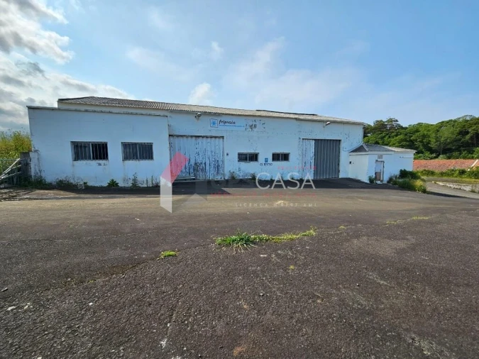Armazém para Venda em Praia da Vitoria (Santa Cruz) Foto 5