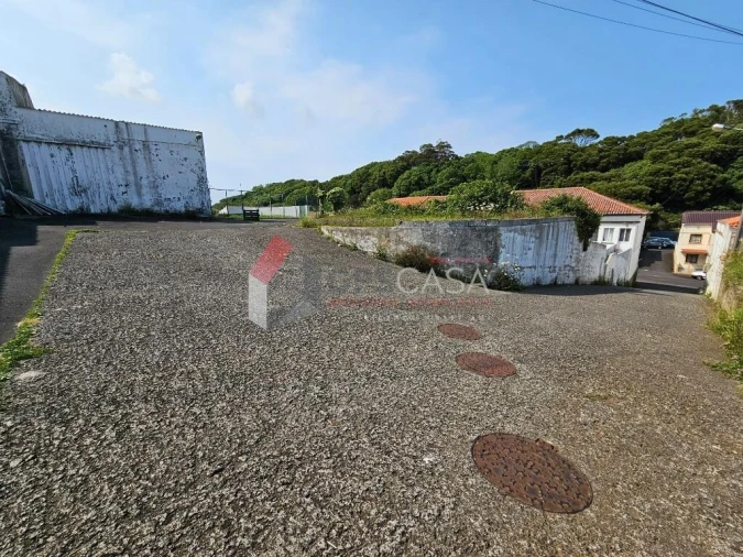 Armazém para Venda em Praia da Vitoria (Santa Cruz) Foto 2