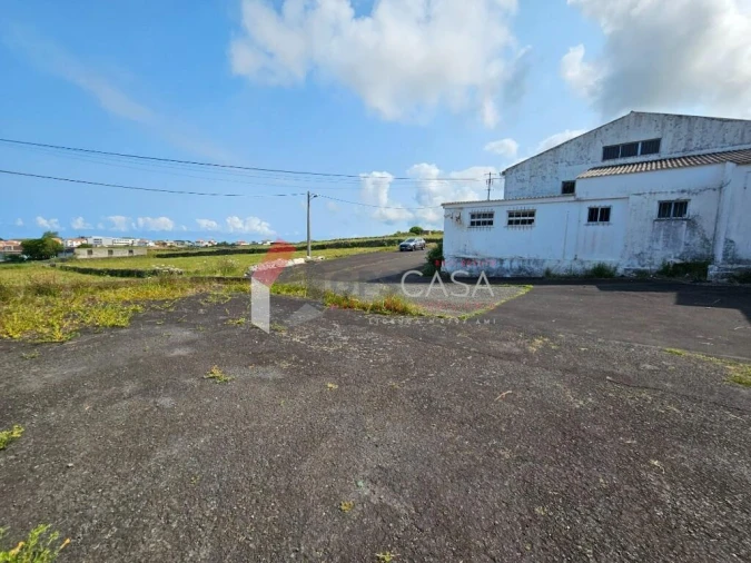 Armazém para Venda em Praia da Vitoria (Santa Cruz) Foto 4