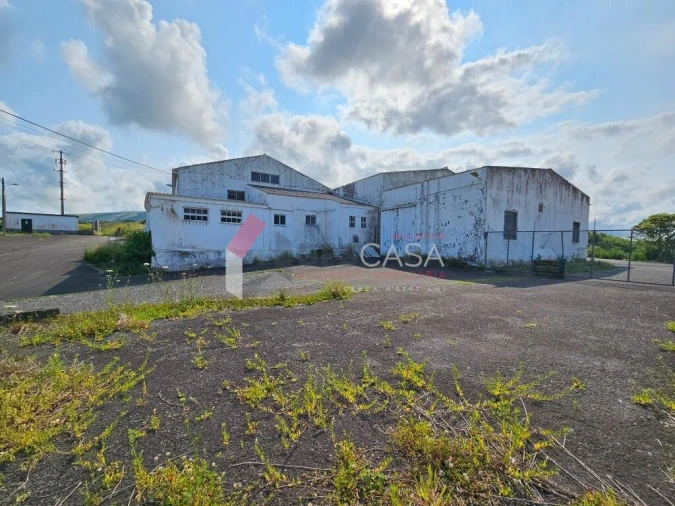 Armazém para Venda em Praia da Vitoria (Santa Cruz)