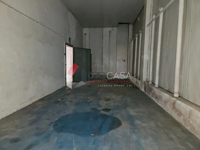 Armazém para Venda em Praia da Vitoria (Santa Cruz) Foto 17