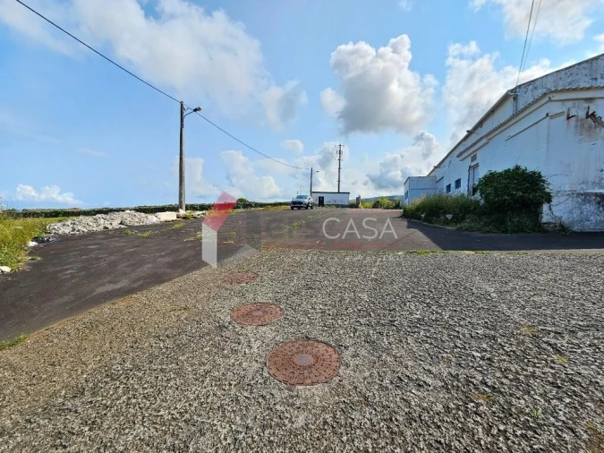 Armazém para Venda em Praia da Vitoria (Santa Cruz) Foto 8