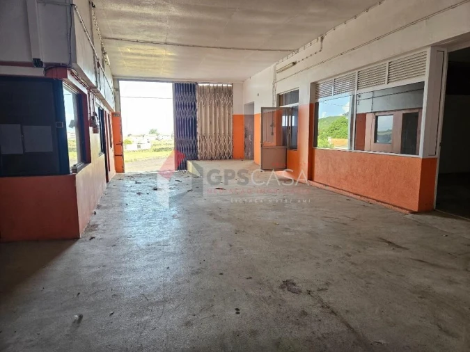 Armazém para Venda em Praia da Vitoria (Santa Cruz) Foto 31