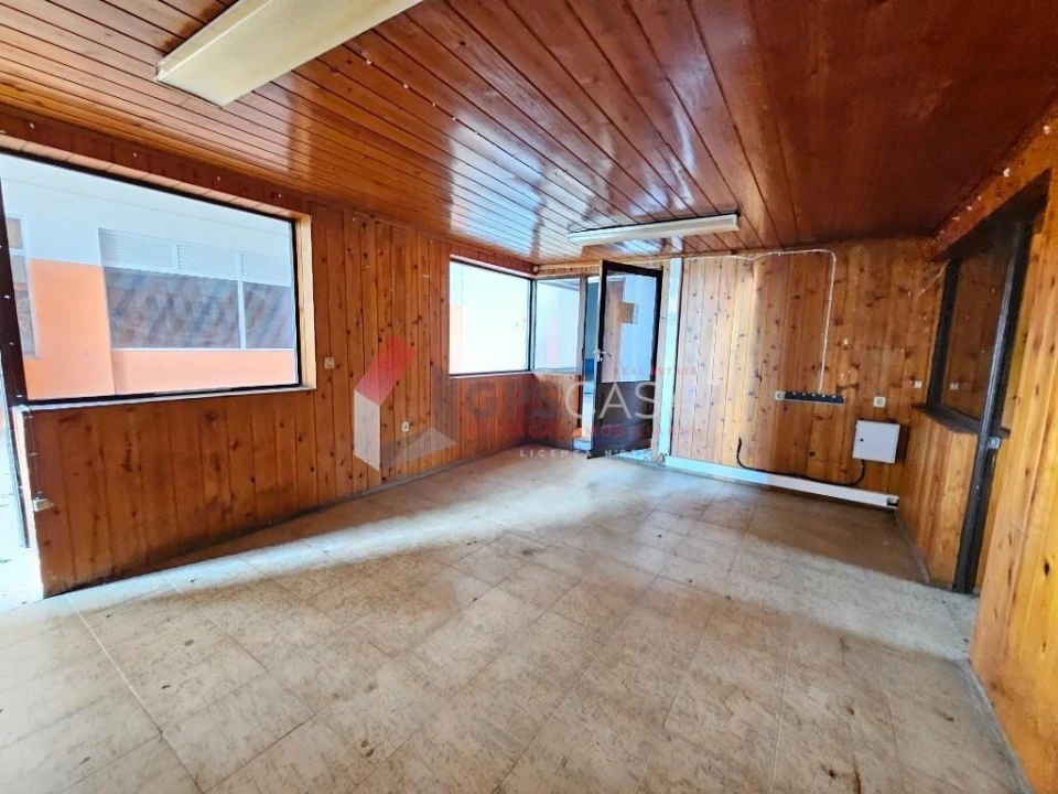 Armazém para Venda em Praia da Vitoria (Santa Cruz) Foto 13