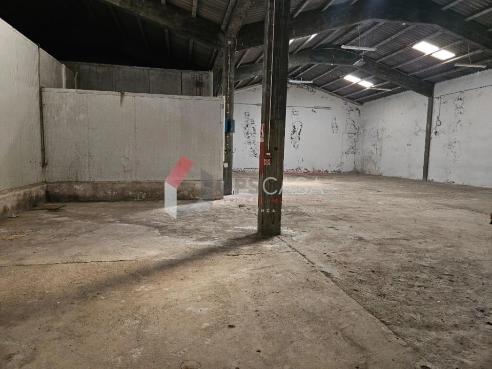 Armazém para Venda em Praia da Vitoria (Santa Cruz) Foto 27