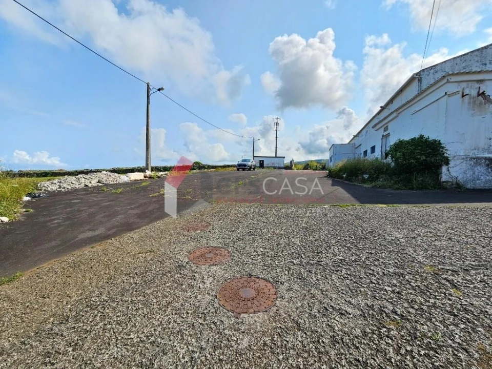 Armazém para Venda em Praia da Vitoria (Santa Cruz) Foto 8