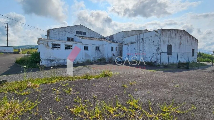Armazém para Venda em Praia da Vitoria (Santa Cruz)