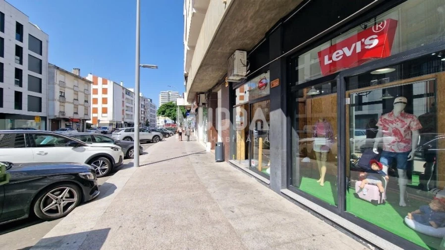 Negócio para Trespasse em Sé, Santa Maria e Meixedo