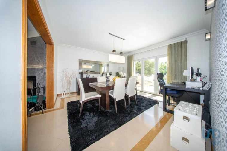 Moradia T4 para Venda em Ramada e Caneças Foto 7