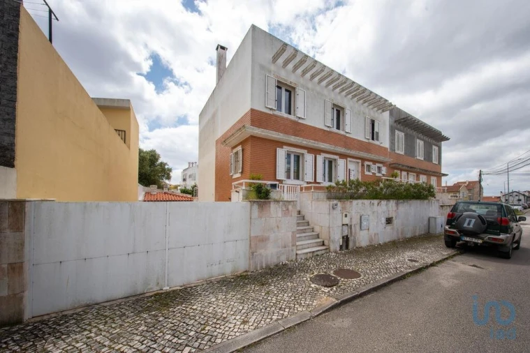 Moradia T4 para Venda em Ramada e Caneças