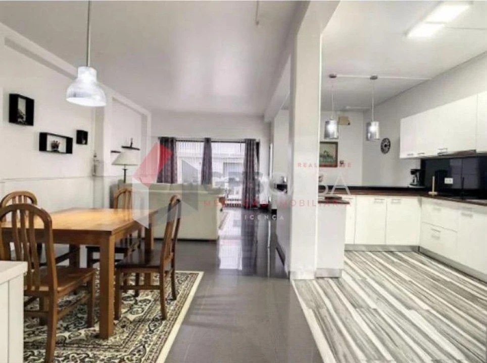 Apartamento T1 para Venda em Praia da Vitoria (Santa Cruz) Foto 4