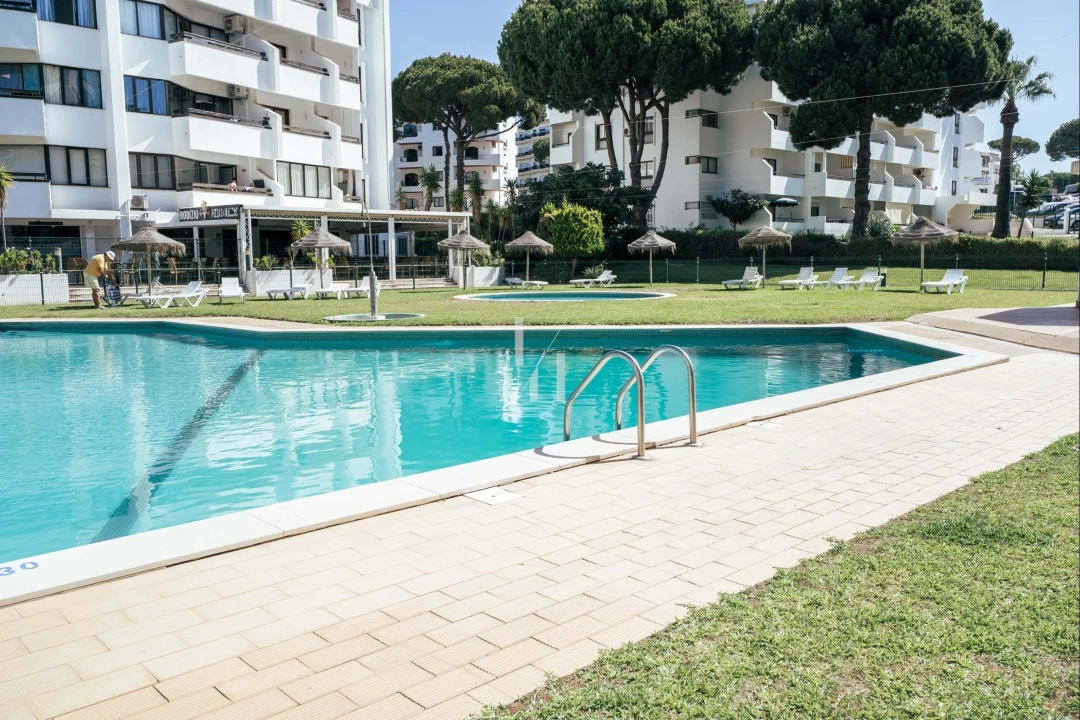 Apartamento T2 para Arrendamento férias em Quarteira Foto 19