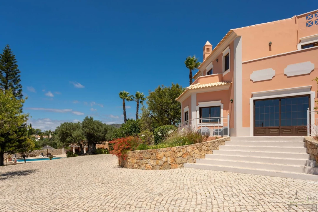 Moradia T4 para Venda em Santa Barbara de Nexe Foto 49