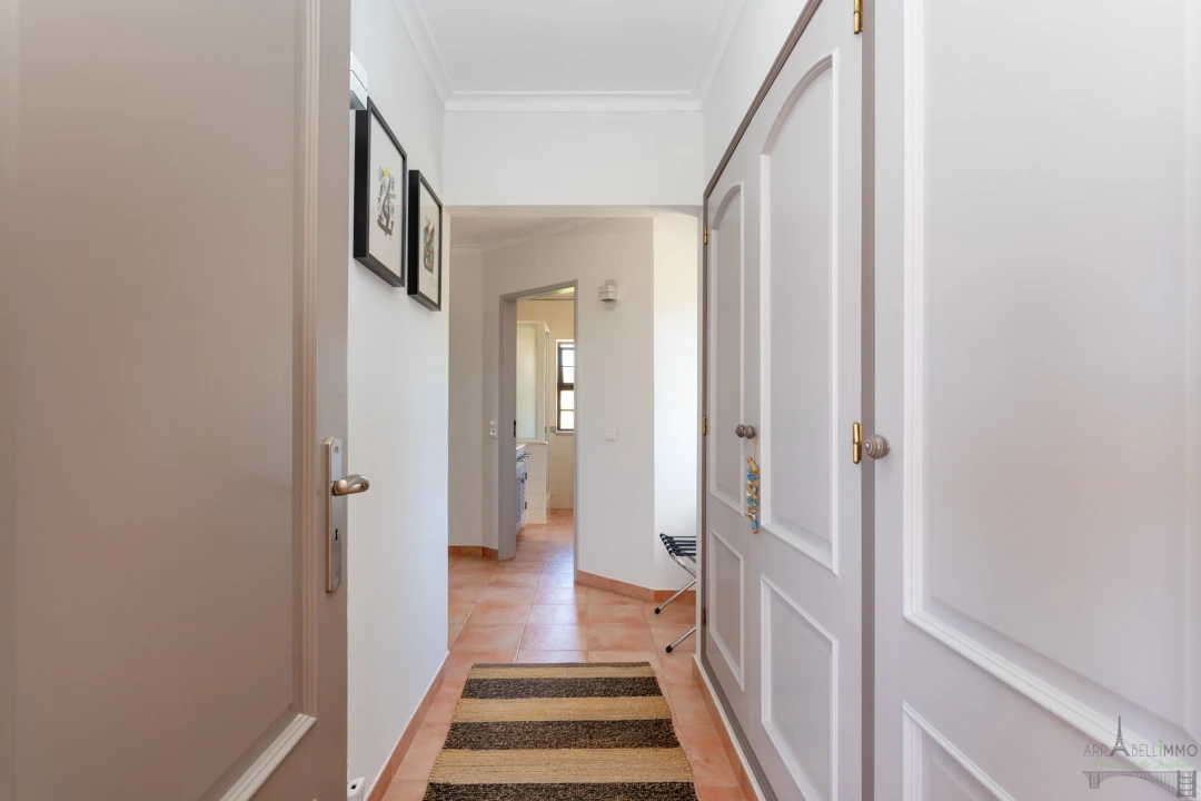 Moradia T4 para Venda em Santa Barbara de Nexe Foto 23