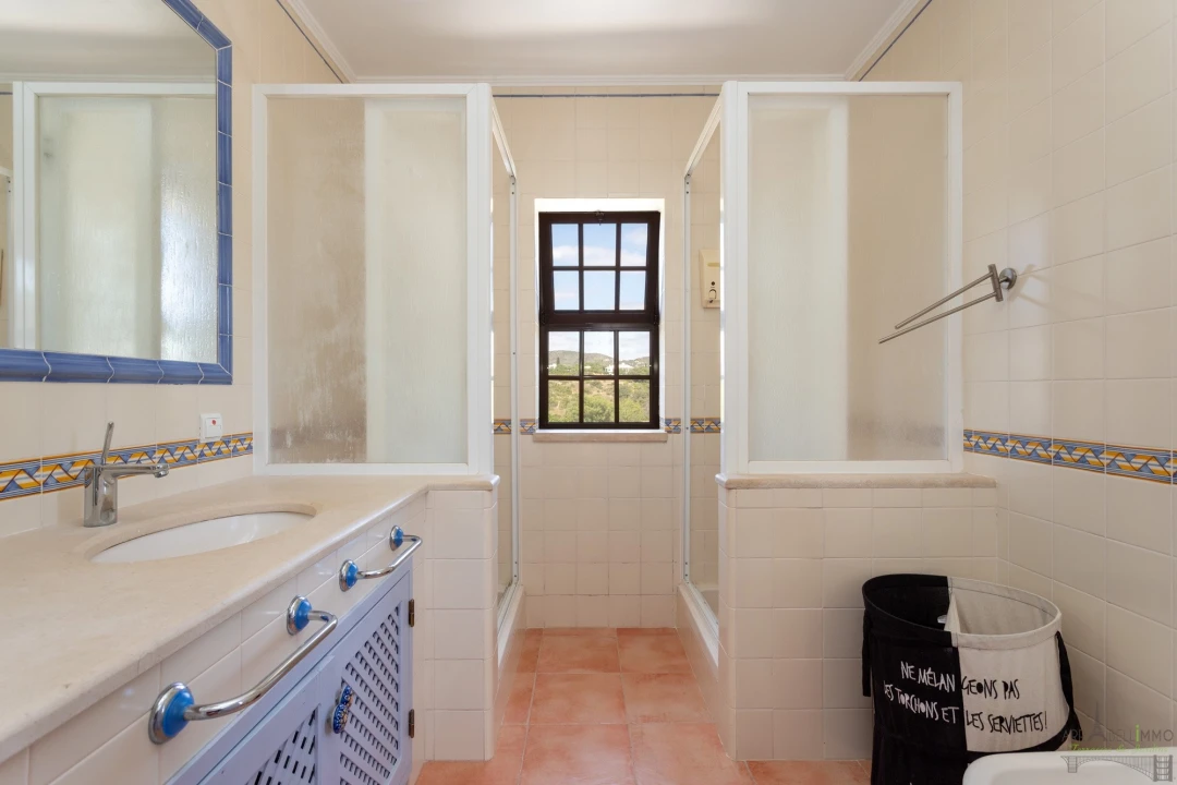 Moradia T4 para Venda em Santa Barbara de Nexe Foto 29