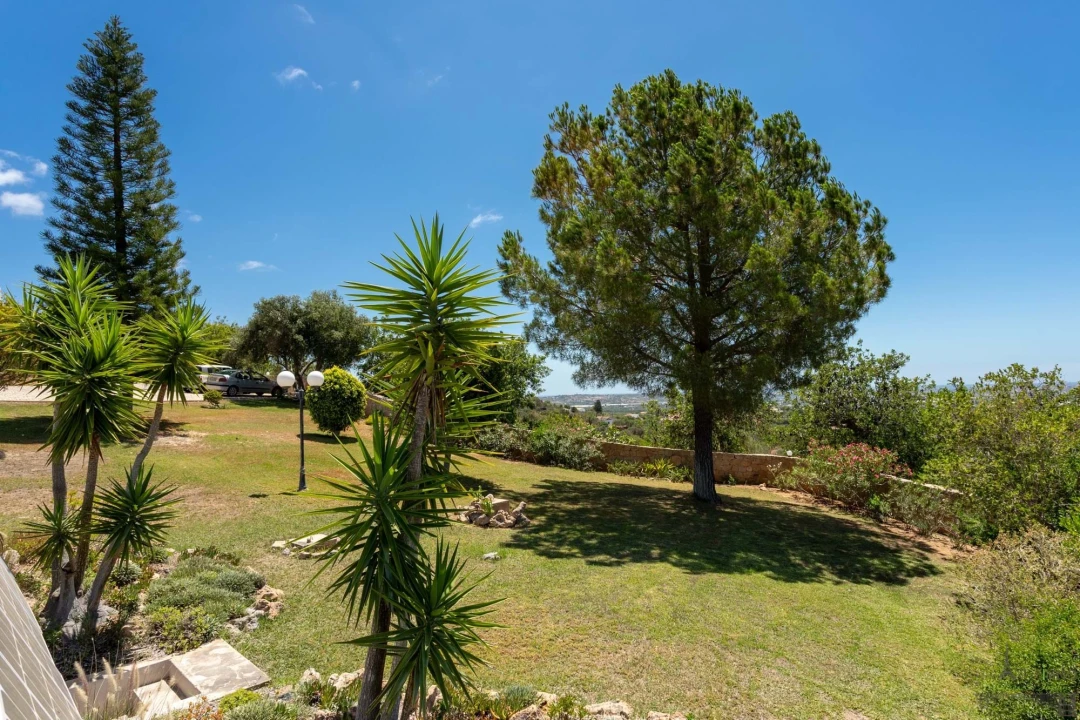 Moradia T4 para Venda em Santa Barbara de Nexe Foto 59