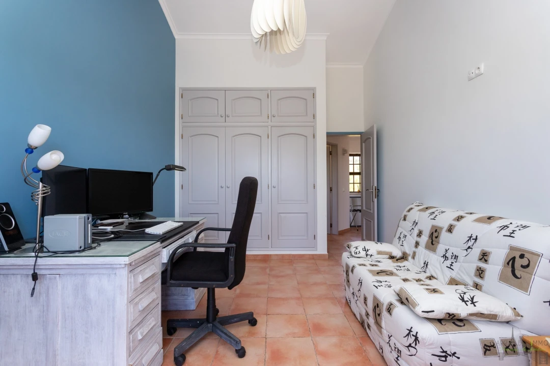 Moradia T4 para Venda em Santa Barbara de Nexe Foto 25