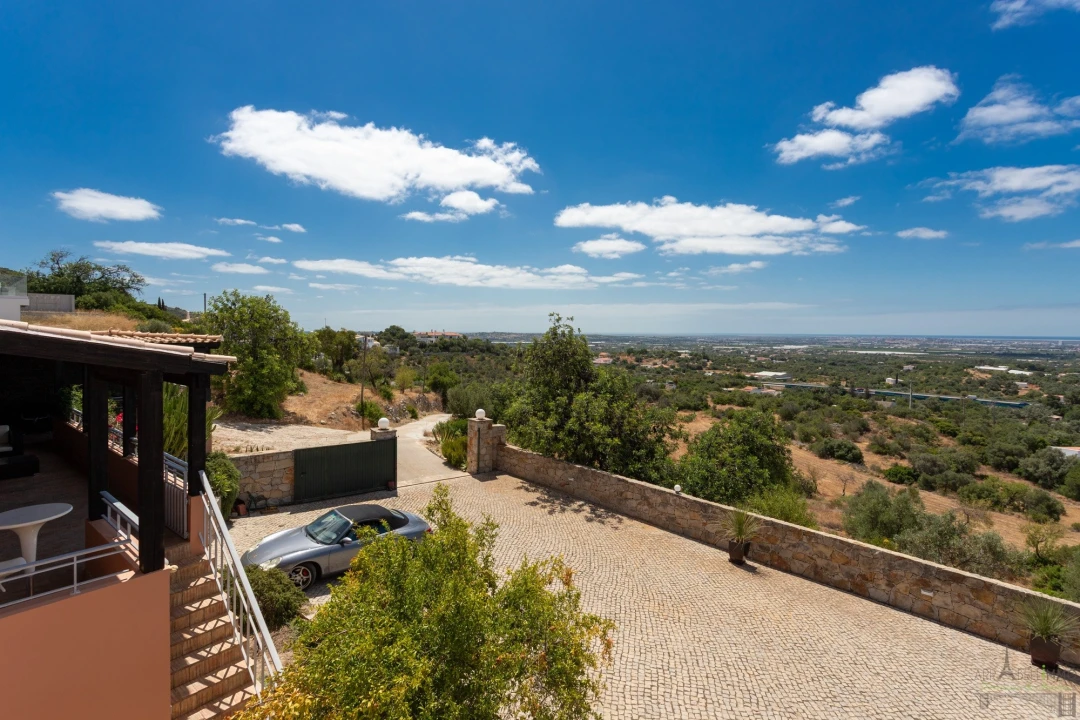 Moradia T4 para Venda em Santa Barbara de Nexe Foto 21