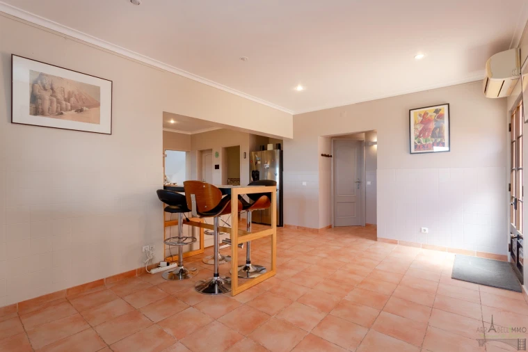 Moradia T4 para Venda em Santa Barbara de Nexe Foto 33