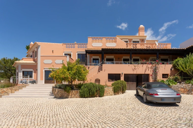 Moradia T4 para Venda em Santa Barbara de Nexe Foto 50