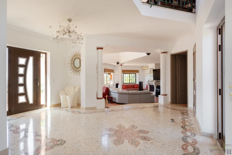 Moradia T4 para Venda em Santa Barbara de Nexe Foto 12