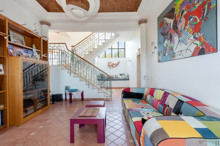 Moradia T4 para Venda em Santa Barbara de Nexe Foto 14